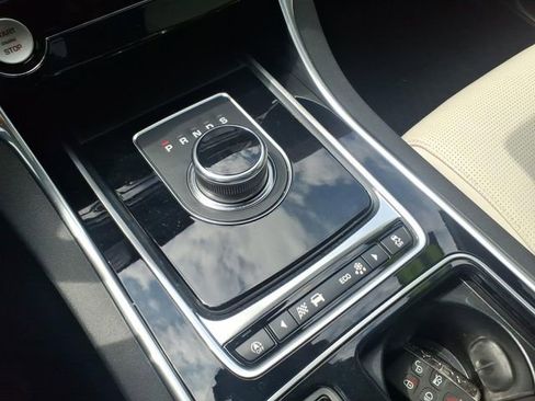 Used 2018 Jaguar XE R-Sport AWD/4WD image 19