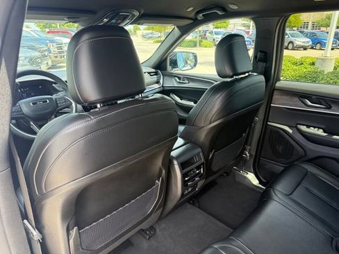Used 2024 Jeep Grand Cherokee Limited RWD image 28