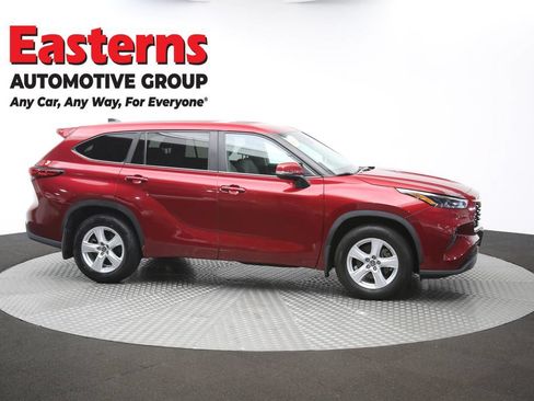 Used 2023 Toyota Highlander LE AWD/4WD image 47