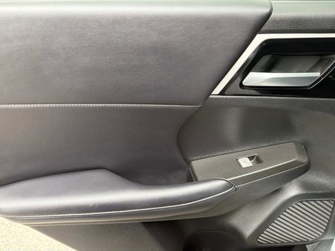 Used 2024 Mitsubishi Outlander FWD image 8