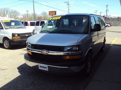 Used 2014 Chevrolet Express 1500 LT w/ LT Preferred Equipment Group AWD/4WD image 4