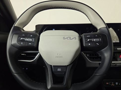 Certified 2025 Kia K4 GT-Line image 23