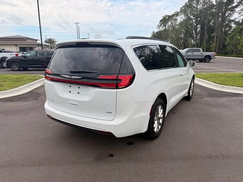 Used 2022 Chrysler Pacifica Touring-L AWD/4WD image 12