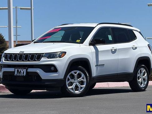 Used 2024 Jeep Compass Latitude AWD/4WD image 8
