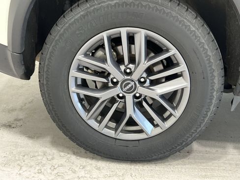 Used 2023 Nissan Rogue S AWD/4WD image 10