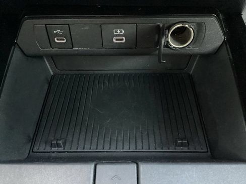 Used 2024 Toyota Prius XLE AWD/4WD image 17