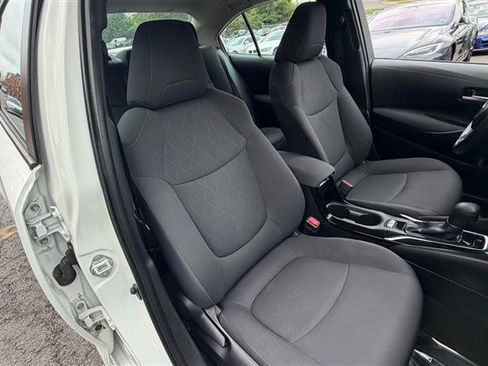 Used 2020 Toyota Corolla LE FWD image 18