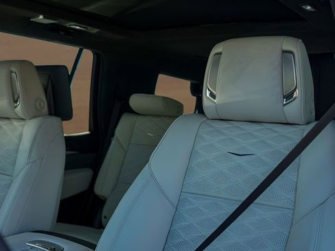 New 2026 Cadillac Escalade Platinum Sport w/ LPO, ONYX Package AWD/4WD image 11