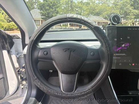 Used 2020 Tesla Model 3 Standard Range Plus RWD image 3