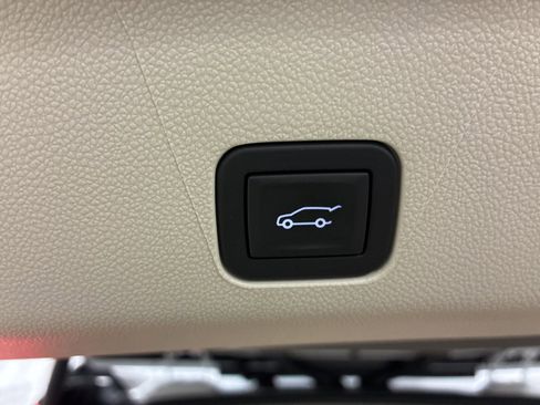 Used 2025 Cadillac Escalade Sport Platinum w/ LPO, ONYX Package image 26