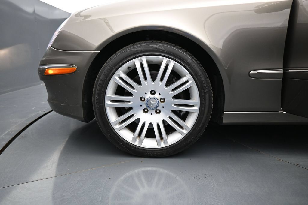 Used 2008 Mercedes-Benz E 350 4MATIC Sedan image 26