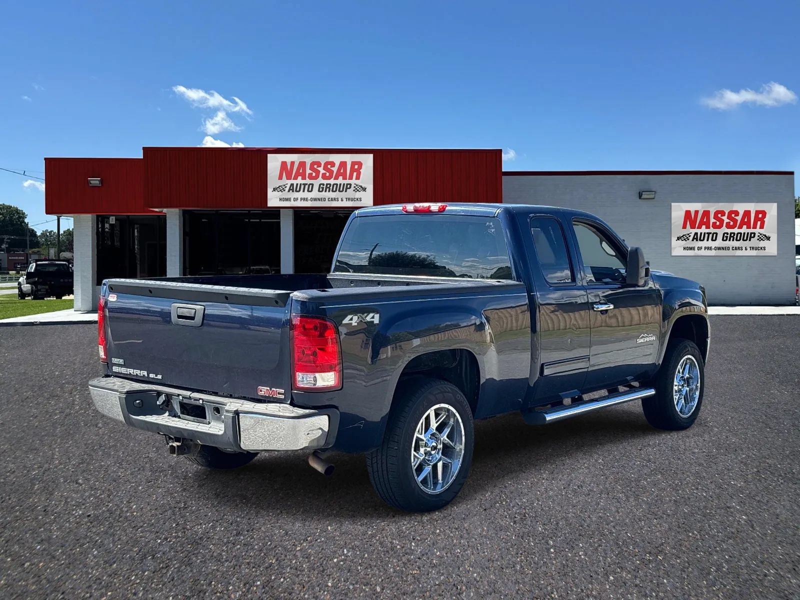 Used 2011 GMC Sierra 1500 SLE AWD/4WD image 4