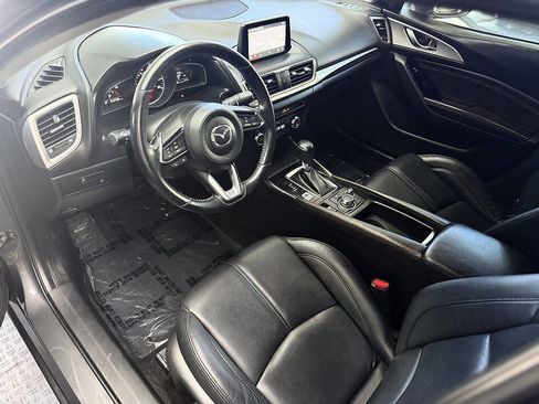 Used 2018 MAZDA MAZDA3 Touring FWD image 4