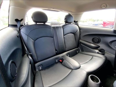 Used 2018 MINI Cooper 2-Door Hardtop image 21