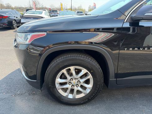 Used 2021 Chevrolet Traverse LT image 12
