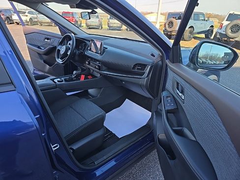 Used 2023 Nissan Rogue SV image 17
