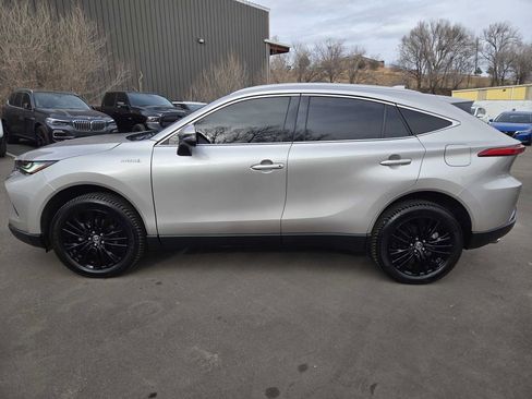 Used 2021 Toyota Venza Limited image 3