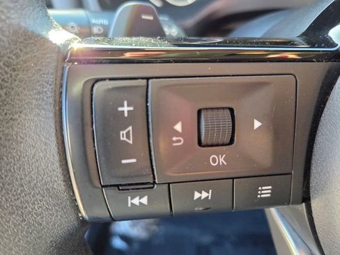 Used 2023 Nissan Rogue SV image 29