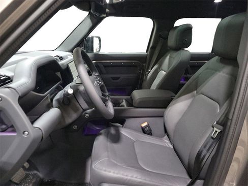 New 2025 Land Rover Defender 130 X-Dynamic SE image 13