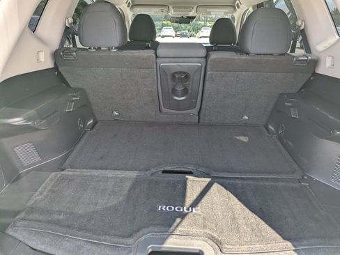 Used 2020 Nissan Rogue S FWD image 30