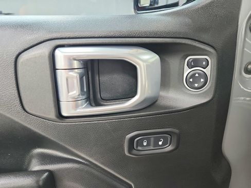 Used 2021 Jeep Gladiator Rubicon AWD/4WD image 34