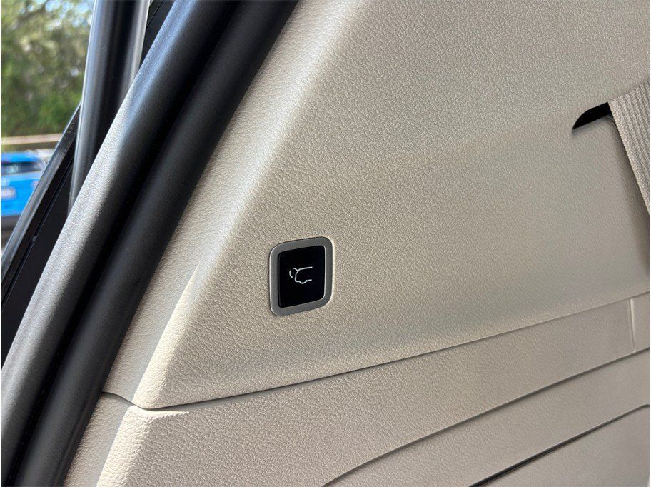 Used 2024 Chrysler Pacifica Limited FWD image 49