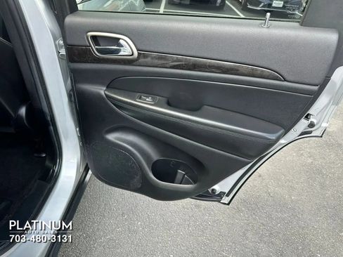 Used 2012 Jeep Grand Cherokee Laredo AWD/4WD image 19