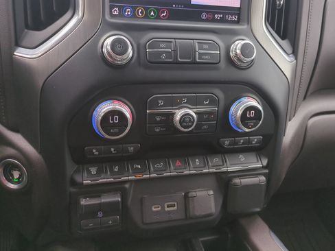 Used 2022 GMC Sierra 2500 Denali w/ Denali Ultimate Package AWD/4WD image 27