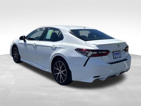 Used 2024 Toyota Camry SE w/ Cold Weather Package AWD/4WD image 3