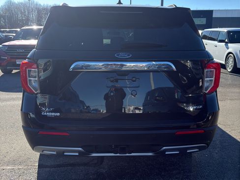 Used 2024 Ford Explorer XLT w/ Equipment Group 202A image 7
