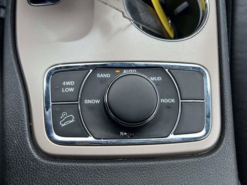 Used 2014 Jeep Grand Cherokee Limited image 38