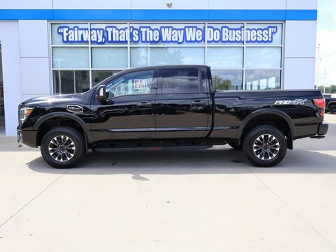 Used 2021 Nissan Titan PRO-4X w/ Pro-4x Convenience Package AWD/4WD image 7