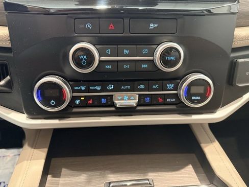 Used 2024 Ford Expedition Limited image 32