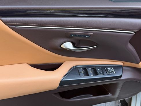Certified 2021 Lexus ES 350 w/ Premium Package FWD image 14