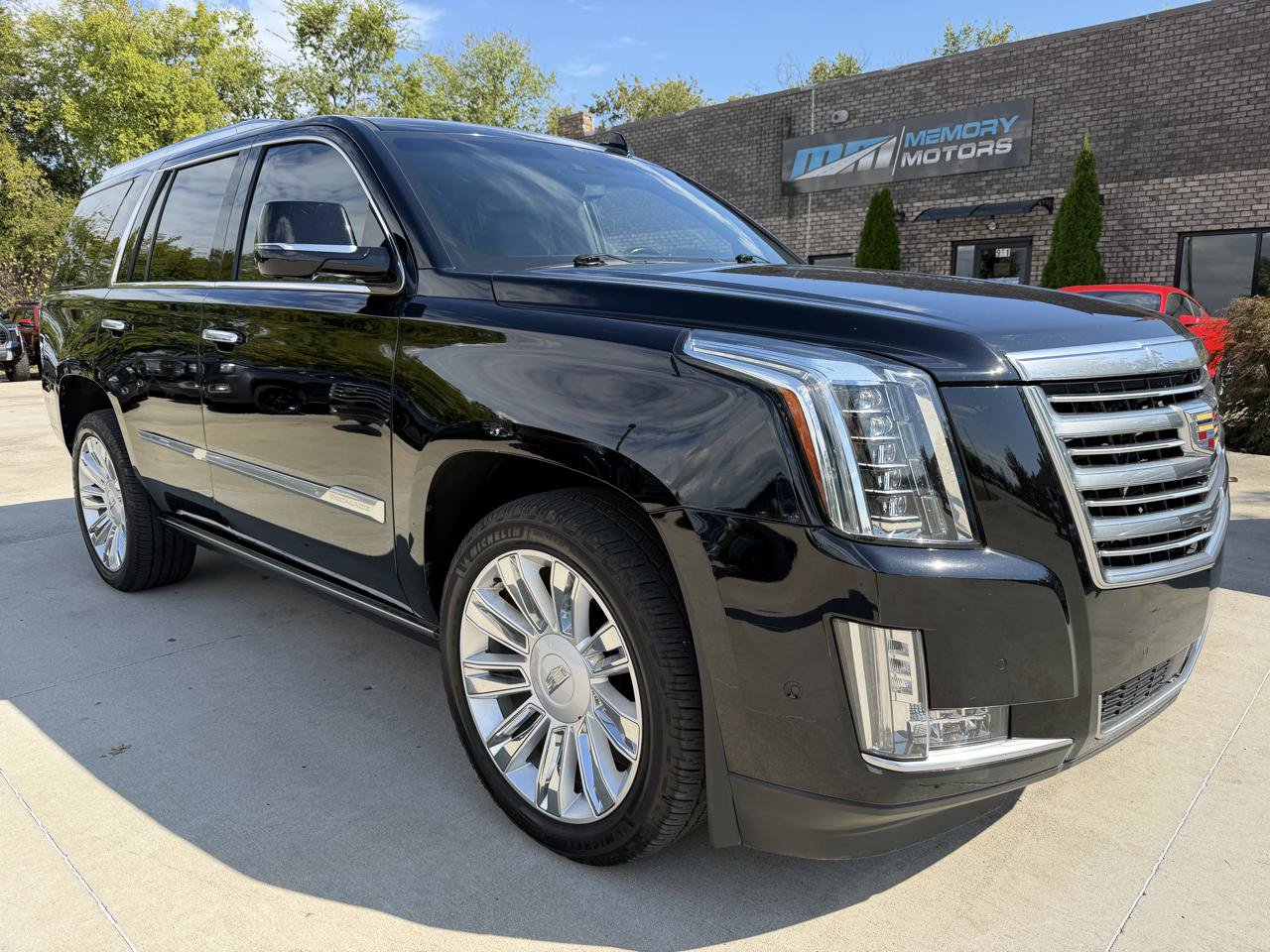 Used 2018 Cadillac Escalade Platinum AWD/4WD image 1