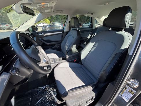 Used 2025 Volkswagen Jetta SE image 36