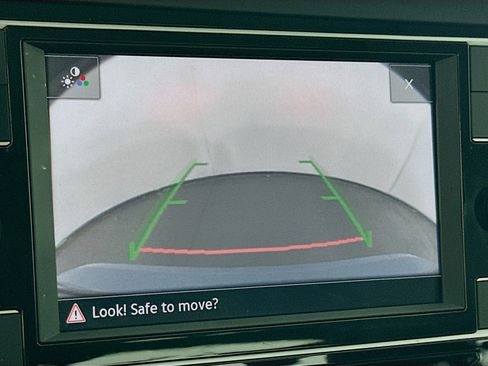 Used 2021 Volkswagen Jetta SE w/ SE Cold Weather Package image 22