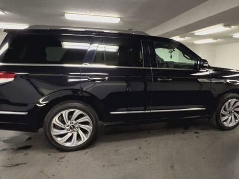 Used 2023 Lincoln Navigator Reserve image 9