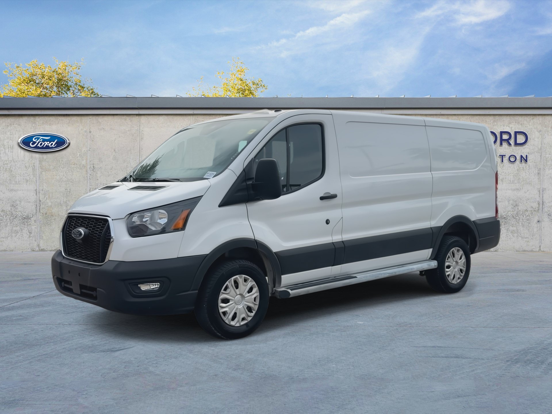 Used 2025 Ford Transit 250 Low Roof w/ Exterior Upgrade Package RWD image 4