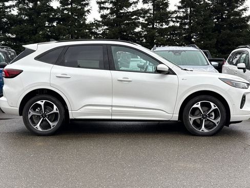 Used 2024 Ford Escape ST-Line Elite w/ Premium Technology Package image 3