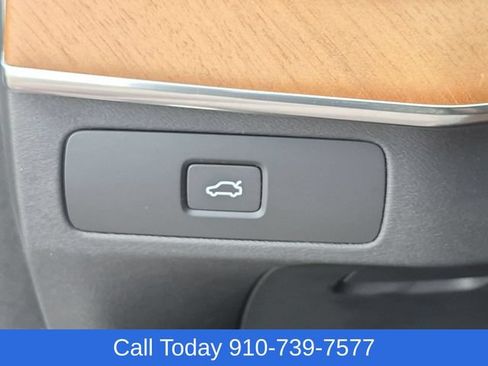 Used 2024 Volvo XC90 B6 Plus AWD/4WD image 17