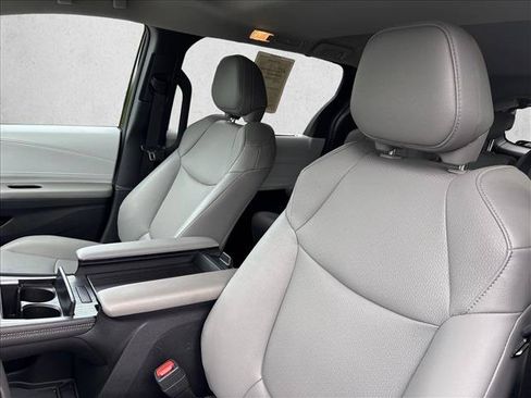 Certified 2026 Toyota Sienna XLE FWD image 16