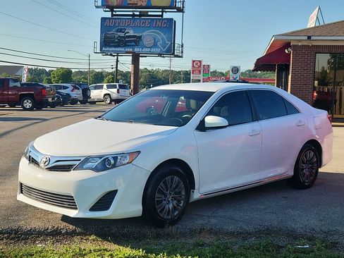 Used 2012 Toyota Camry LE FWD image 1