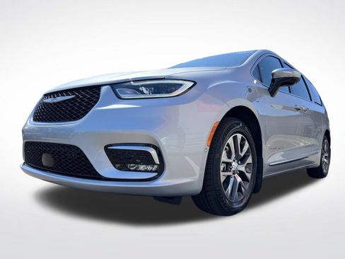 Used 2023 Chrysler Pacifica Pinnacle FWD image 87