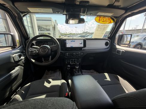 Used 2024 Jeep Wrangler Unlimited w/ LED Headlamp & Fog Lamp Group AWD/4WD image 28