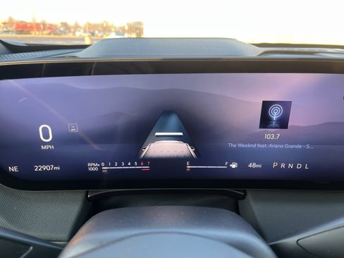 Used 2025 Buick Enclave Preferred image 22