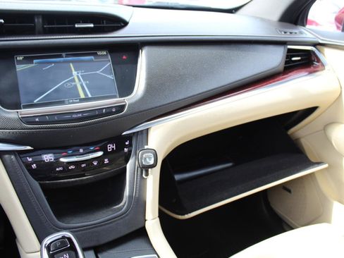 Used 2019 Cadillac XT5 Premium Luxury AWD/4WD image 18