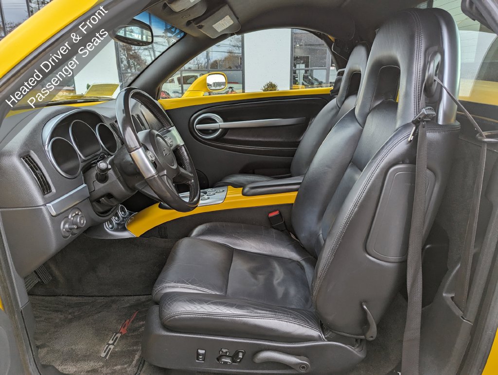 Used 2004 Chevrolet SSR w/ Preferred Equipment Group RWD image 15