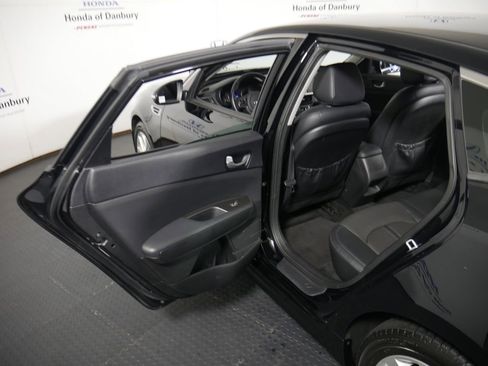 Used 2018 Kia Optima S image 9