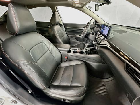 Used 2024 Nissan Altima 2.5 SR w/ SR Premium Package FWD image 28